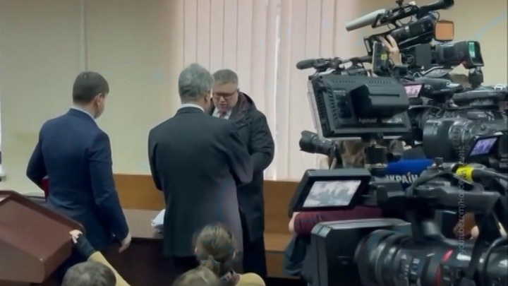 Обвинение официально озвучило просьбу арестовать Петра Порошенко