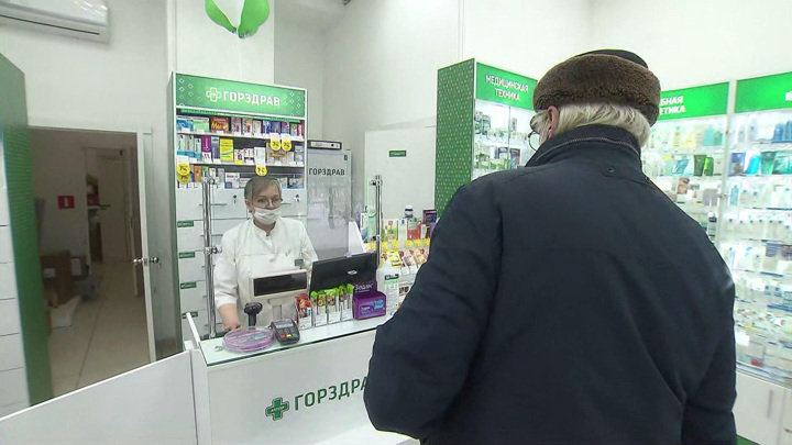 Вести-Москва. Триста коммерческих аптек выдают бесплатные лекарства льготникам