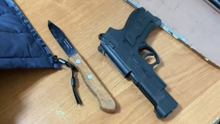 Нож и пистолет: в школу Ставрополья пришел вооруженный подросток