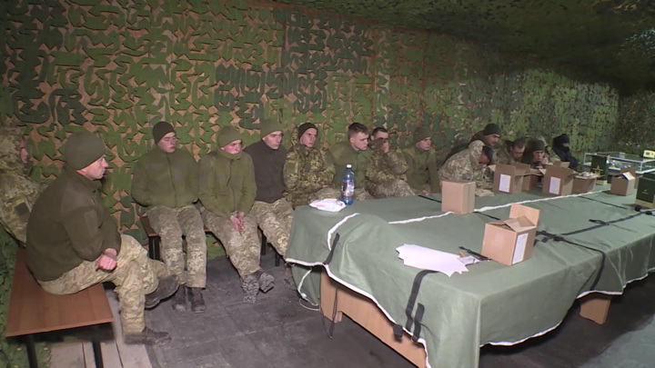 Вести в 20:00. Брошенные командирами украинские военные идут сдаваться