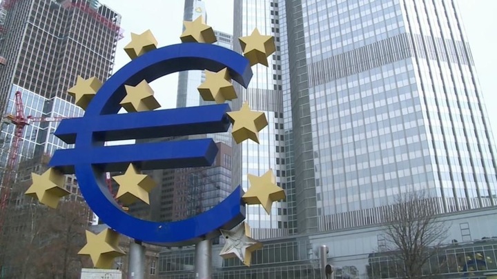 Спрос в ЕС на рубли обрушил евро ниже 66 рублей