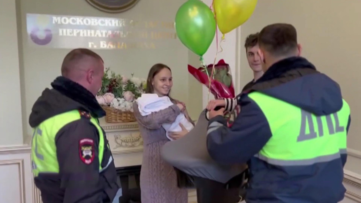Вести-Москва. В Подмосковье полицейские помогли рожающей женщине добраться до больницы