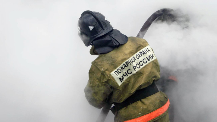 В Санкт-Петербурге горит здание хлебозавода