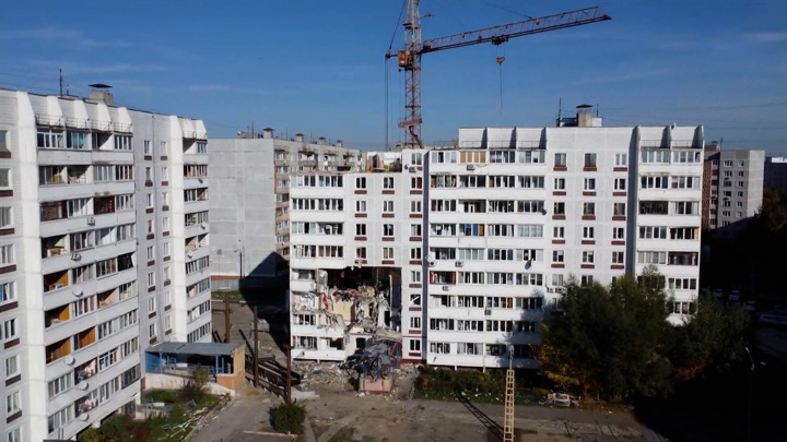 Вести-Москва. Жильцам дома в Ногинске показали, как восстанавливают их квартиры после взрыва газа