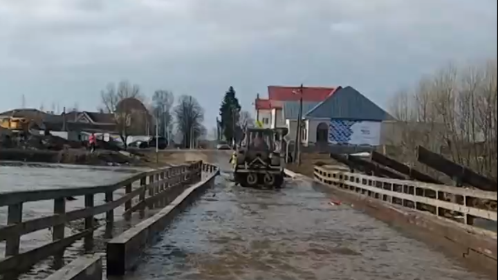 В Ивановской области еще один мост уходит под воду