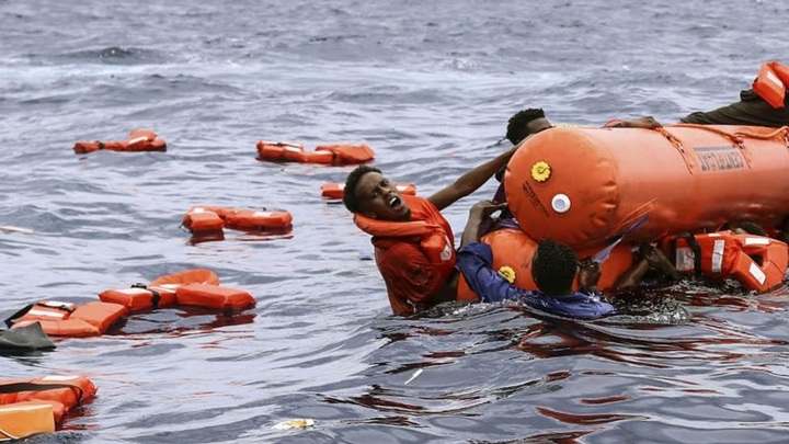 Более 30 мигрантов утонули и пропали после крушения у берегов Ливии