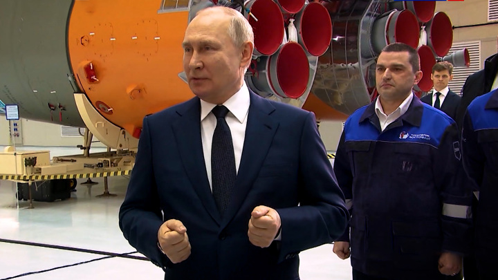 Телеканал россия 1 апреля. Встреча Путина и Лукашенко на космодроме Восточный.