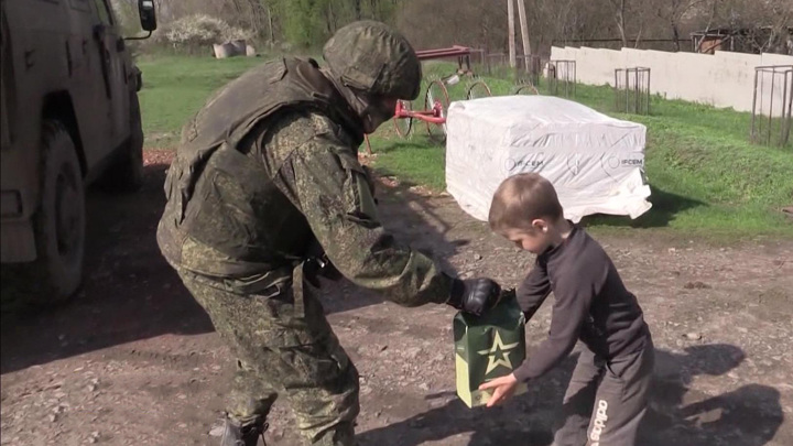 Вести в 20:00. Наши военные помогают налаживать мирную жизнь под Харьковом