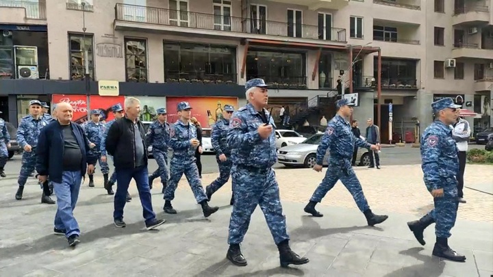 В центре Еревана проходят массовые задержания митингующих против Пашиняна