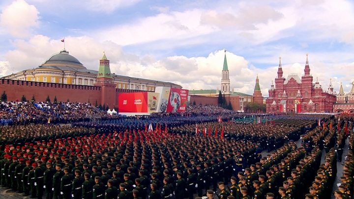 Вести в 20:00. 120 шагов в минуту: на Красной площади прошел 77-й Парад Победы