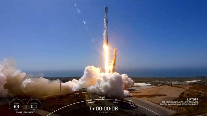 В США запустили ракету-носитель с 53 спутниками Starlink