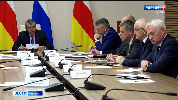 Глава Северной Осетии Сергей Меняйло провел аппаратное совещание
