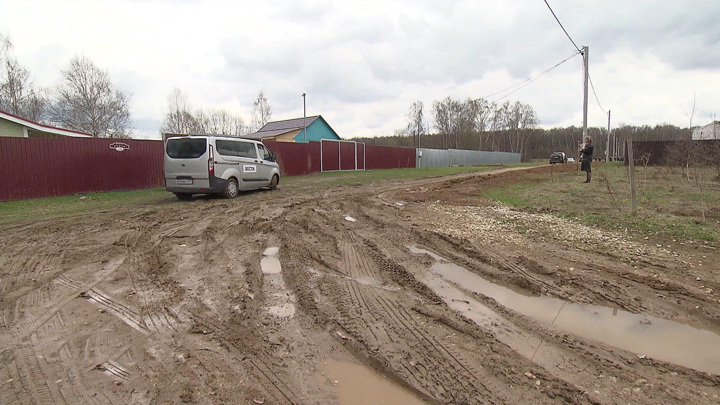Вести-Москва. Машины увязают в грязи: поход в школу как полоса препятствий