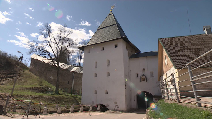 Новости культуры. Боевые башни Псково-Печерского монастыря восстановят специалисты из Санкт-Петербурга