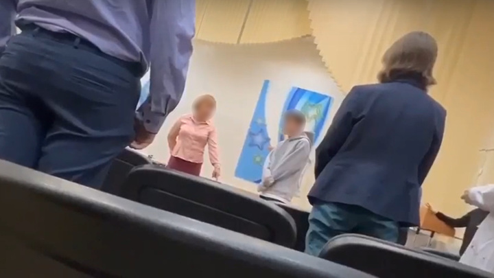 В Петербурге учитель требовала от ученика встать на колено и извиниться