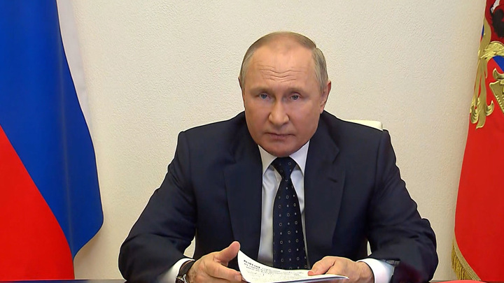 Вести в 20:00. Путин призвал защитить отечественное киберпространство