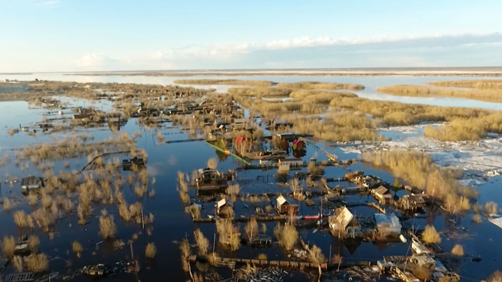 Вести в 20:00. Затопленный Якутск: страшные картины половодья