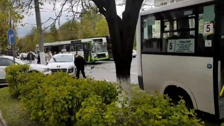 Во Владимире произошло массовое ДТП с участием двух автобусов