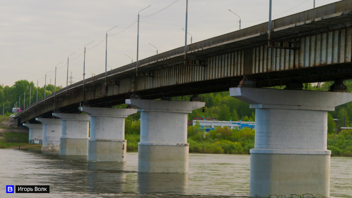 Движение транспорта по Коммунальному мосту начало стабилизироваться