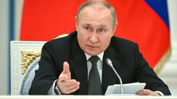 Путин подписал закон об отмене возрастного предела для первого контракта с ВС РФ