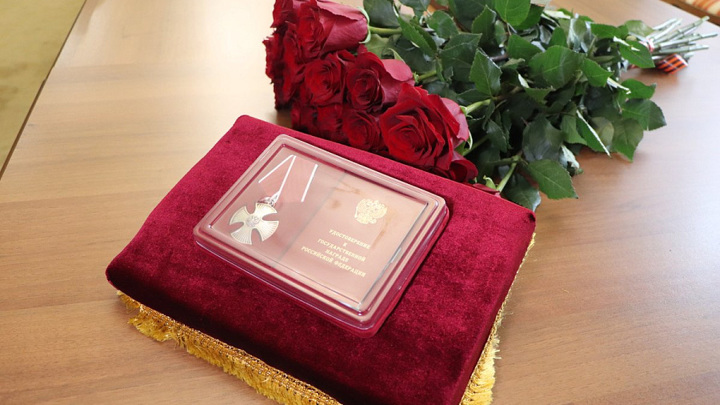 На Кубани семье погибшего на Украине росгвардейца передали награду