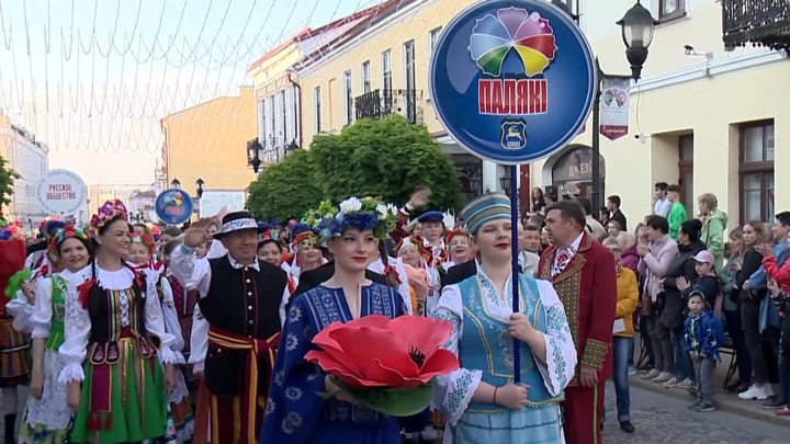 Вести в 20:00. Культура без границ: яркое шествие диаспор в белорусском Гродно