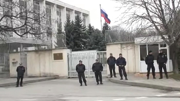 Вести в 20:00. Российских дипломатов высылают из Болгарии под надуманным предлогом