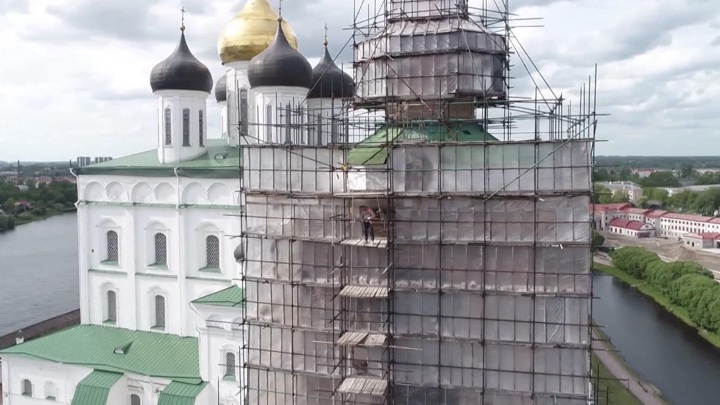 Новости культуры. Реставрация колокольни Троицкого собора Псковского Кремля – в самом разгаре