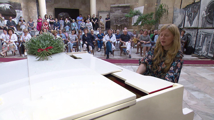 Вести-Москва. Знаменитая пианистка сыграла классику в онкологическом институте имени Герцена