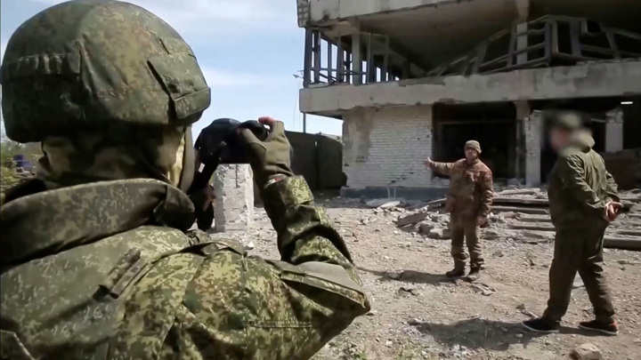 Вести в 20:00. Следователи выявляют и фиксируют военные преступления киевского режима