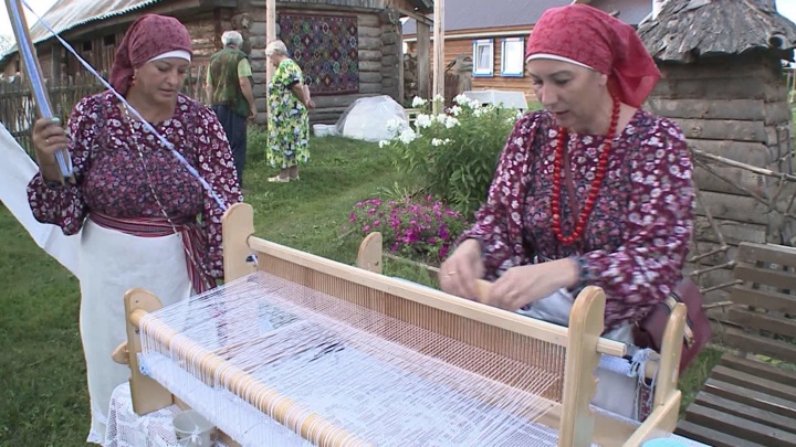 Новости культуры. В Киясовском районе проходит межрегиональный фестиваль ручного ткачества "Кросна"