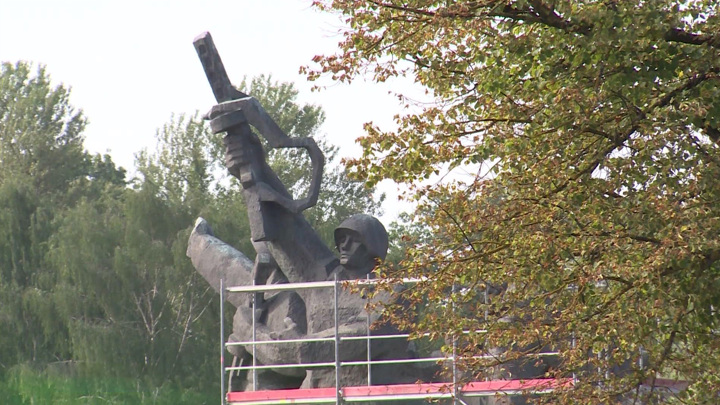Вести в 20:00. Латвия снесет памятник защитникам Лиепае