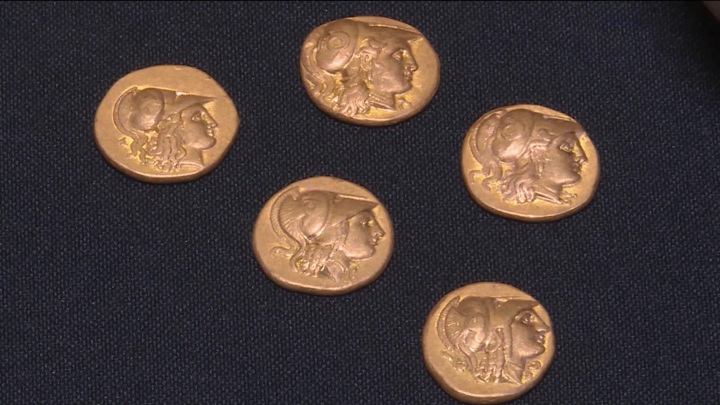 Новости культуры. При раскопках античного городища Мирмекий учёные обнаружили клад из 30 золотых монет