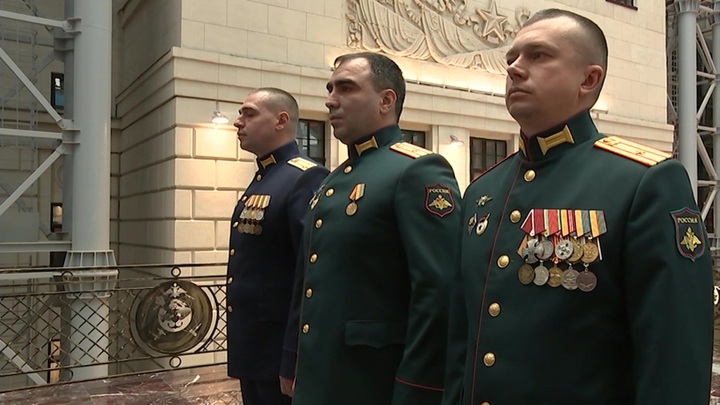 Сергей Шойгу наградил героев специальной военной операции