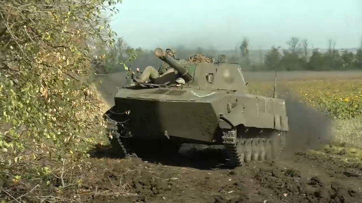 На земле в борьбе с нацистами российским бойцам помогает "Нона"