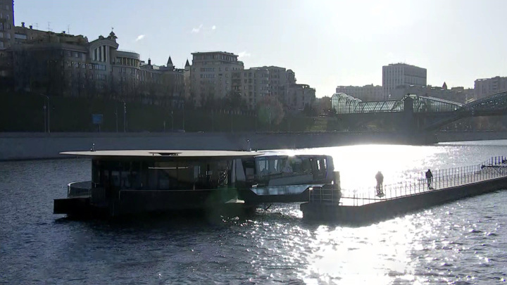 Вести-Москва. На Москве-реке испытывают электротрамвайчики