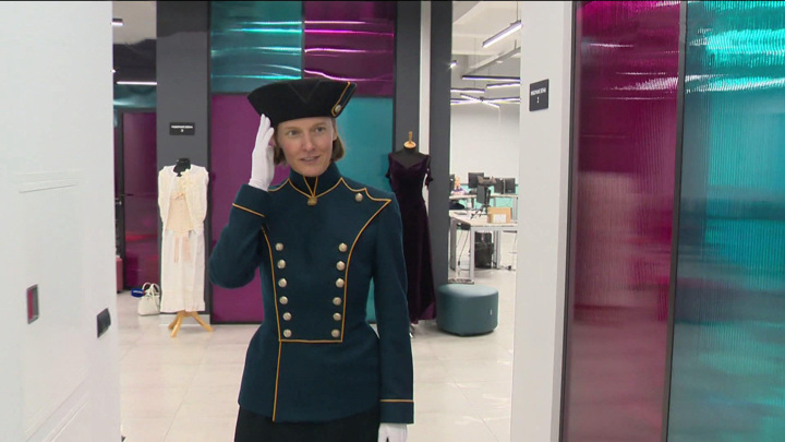 Новости культуры. В Петербурге с помощью 3D-сканера создали платье полковых дам