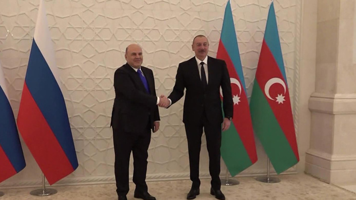 Вести в 20:00. Алиев встретил Мишустина как дорогого гостя