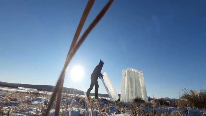 Вести в 20:00. В Якутии в самом разгаре сезон традиционной добычи льда