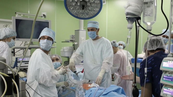 Вести в 20:00. Российские врачи прооперировали еще не рожденного ребенка