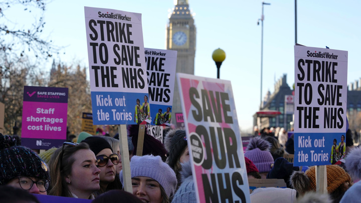 Вести в 20:00. В Британии прошли забастовки медсестер и транспортников