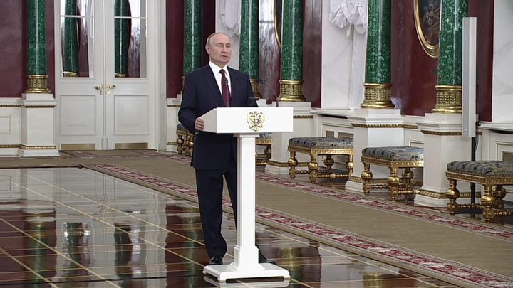 Пресс-подход Владимира Путина к представителям СМИ