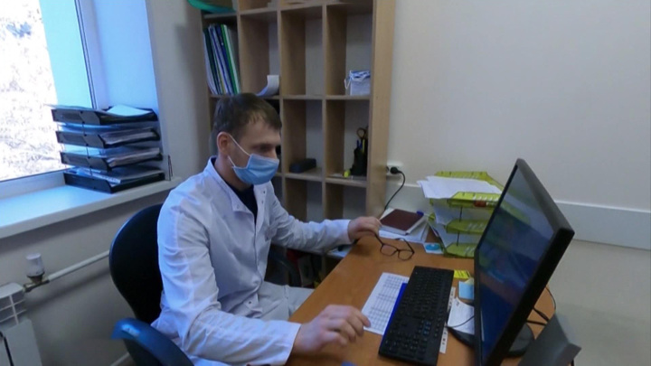 Вести в 20:00. Более миллиона российских врачей начнут получать соцвыплаты