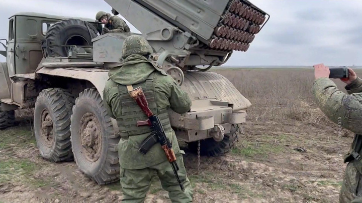 Вести в 20:00. Российские десантники защищают левый берег Днепра
