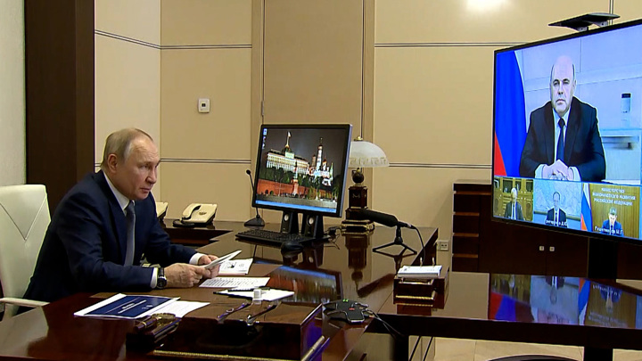 Вести в 20:00. Путин призвал "реально посчитать" все риски для экономики