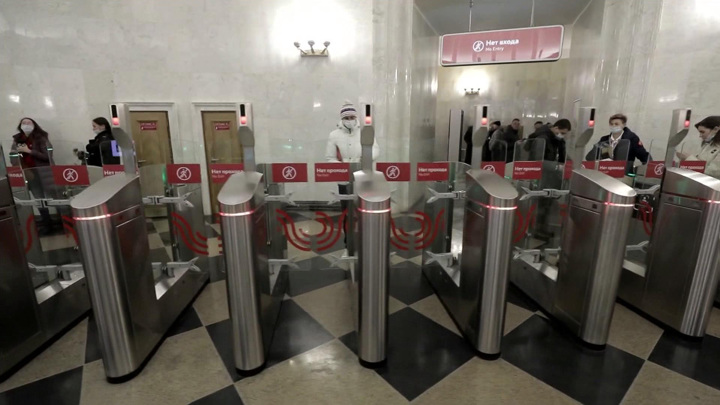 Вести-Москва. Новый способ оплаты протестируют в столичном метро