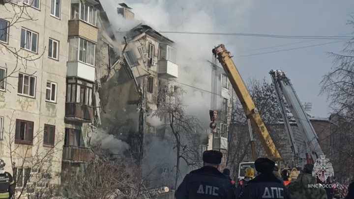 Вести в 20:00. Взрыв газа в Новосибирске: репортаж с места трагедии