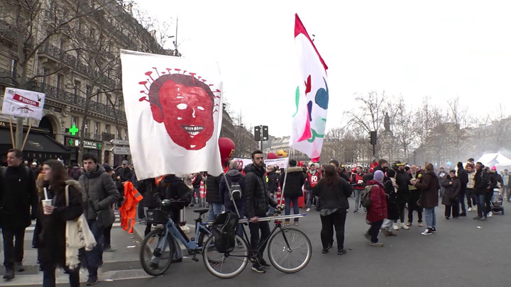 Вести в 20:00. Во Франции нарастают протесты из-за пенсионной реформы