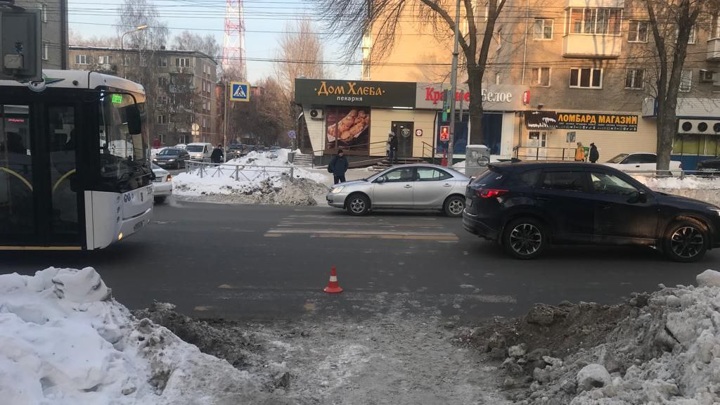 Автомобиль сбил девятилетнюю девочку на пешеходном переходе в Новосибирске