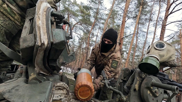 Вести в 20:00. Под Кременной Киев ежедневно теряет оружие, на которое делает ставку
